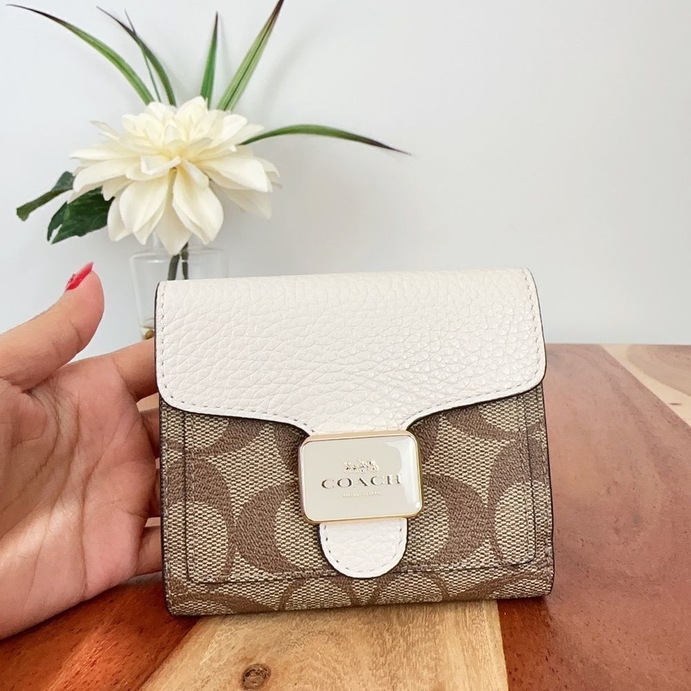 Coach Pepper Wallet In Signature Canvas